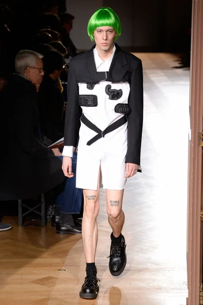Look 15